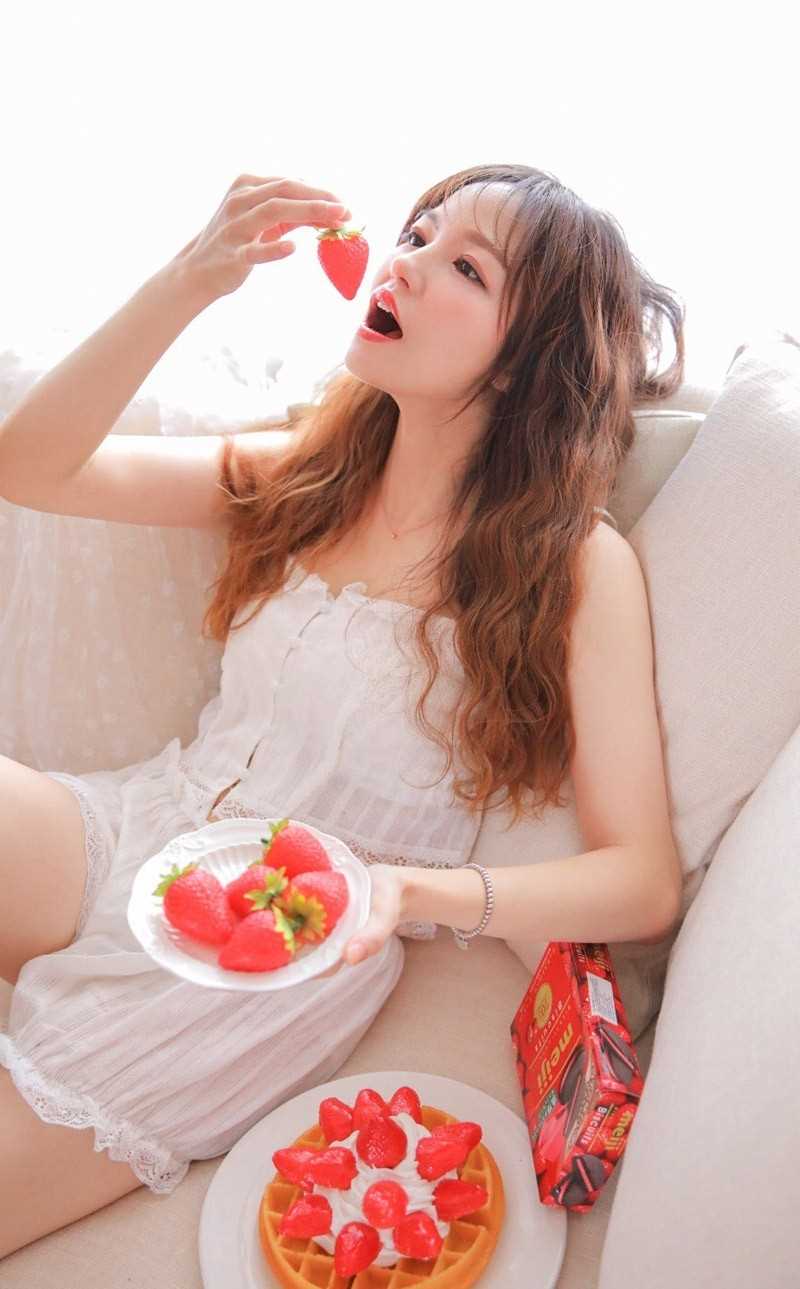 高清甜美女孩短裙白皙嫩肤诱惑图片图集