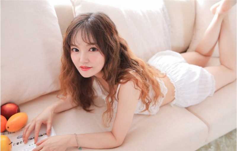 高清甜美女孩短裙白皙嫩肤诱惑图片图集