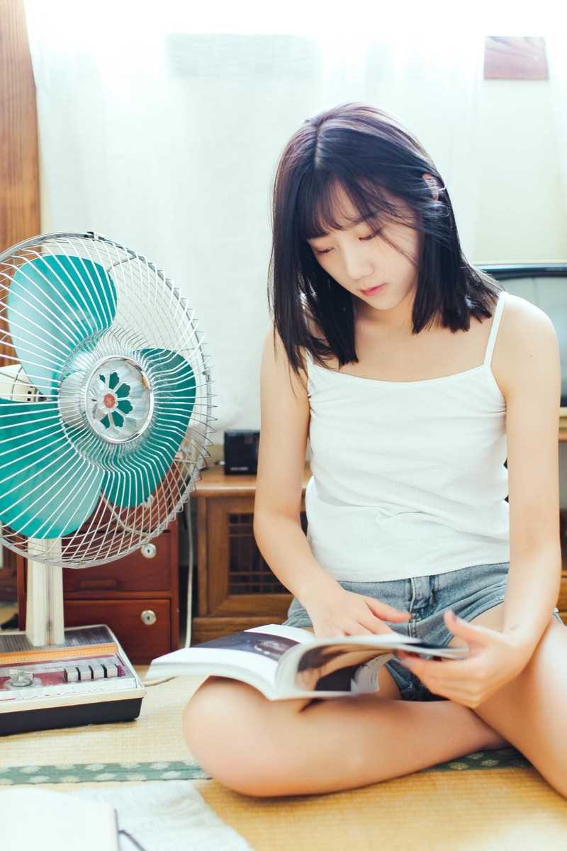 精选甜美女孩私房迷人笑容大长腿玉足图册