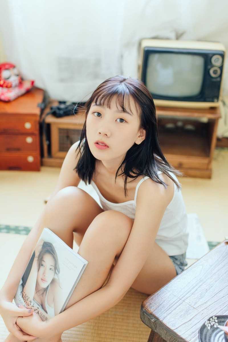 精选甜美女孩私房迷人笑容大长腿玉足图册