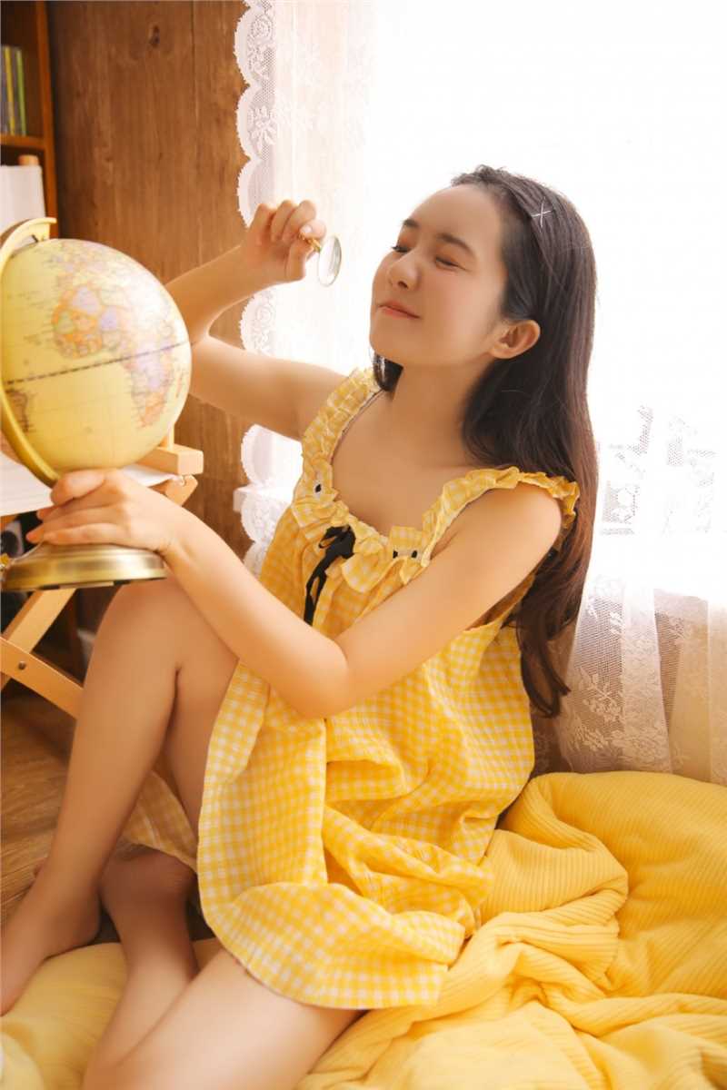 优质00后热爱草莓甜美女孩私房美食诱惑图片