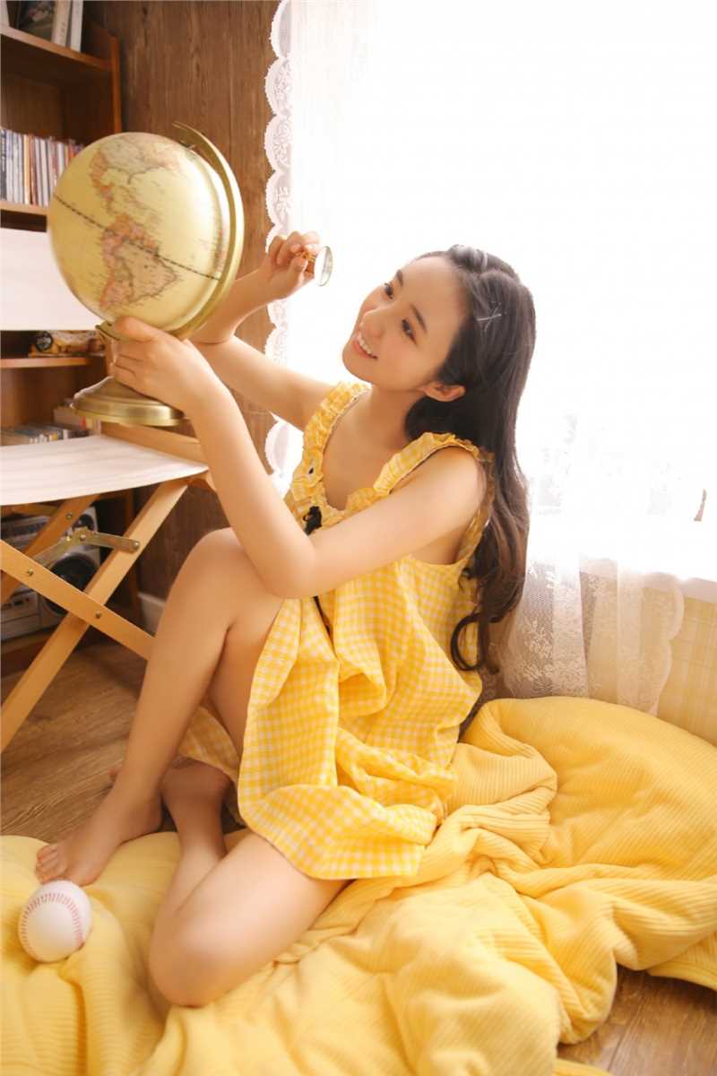 优质00后热爱草莓甜美女孩私房美食诱惑图片