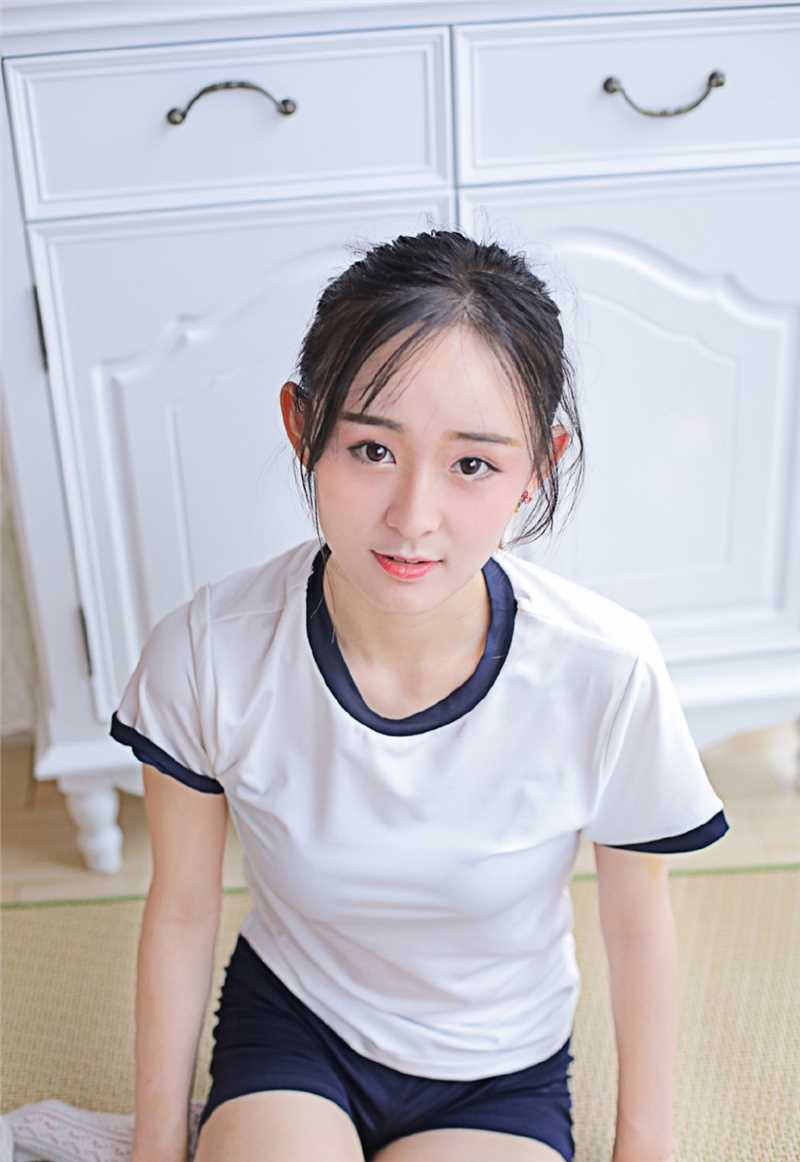 精选甜美女孩香橙体操服室内青涩图册