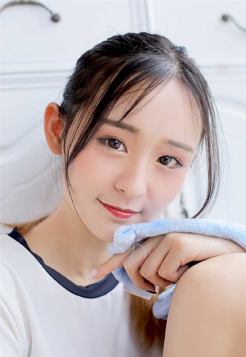 精选甜美女孩香橙体操服室内青涩图册