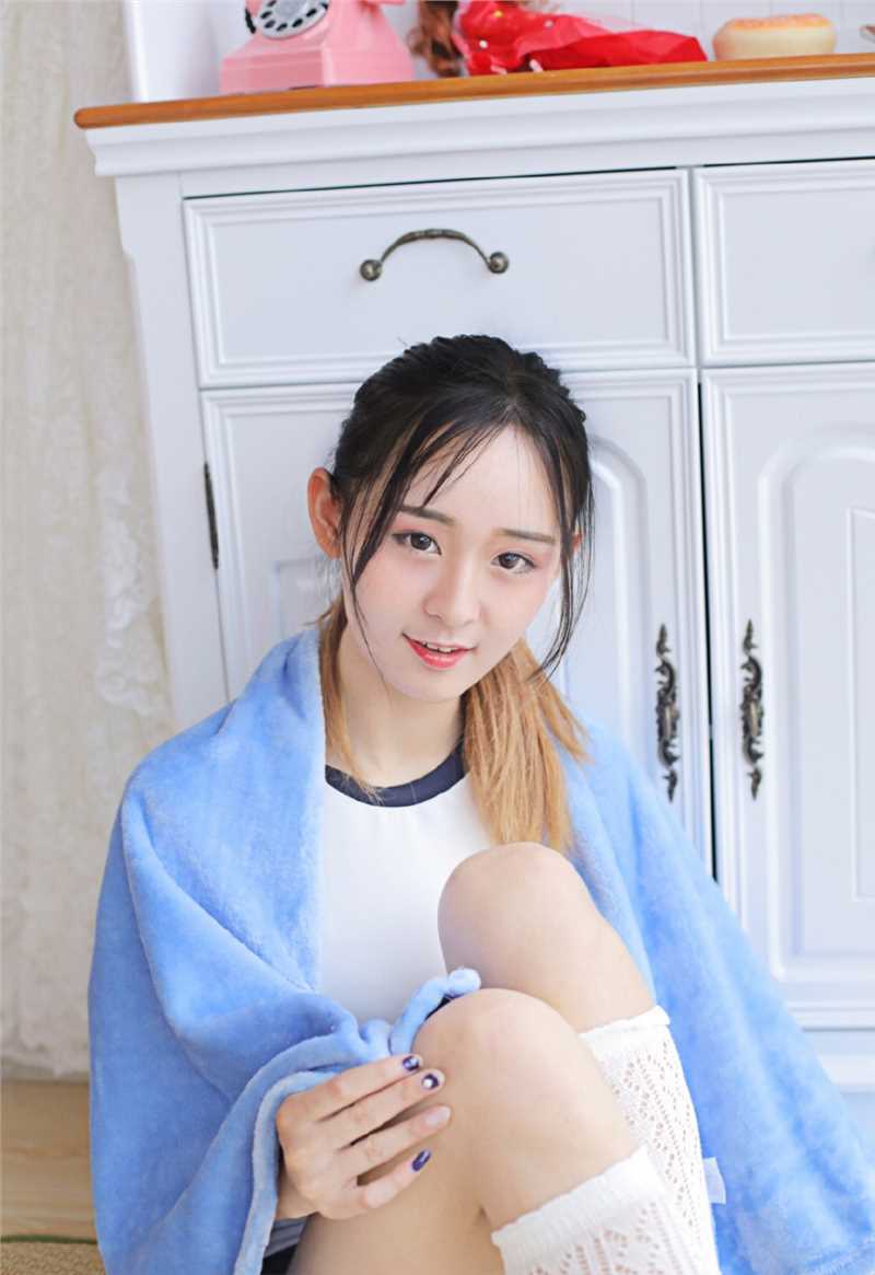 精选甜美女孩香橙体操服室内青涩图册