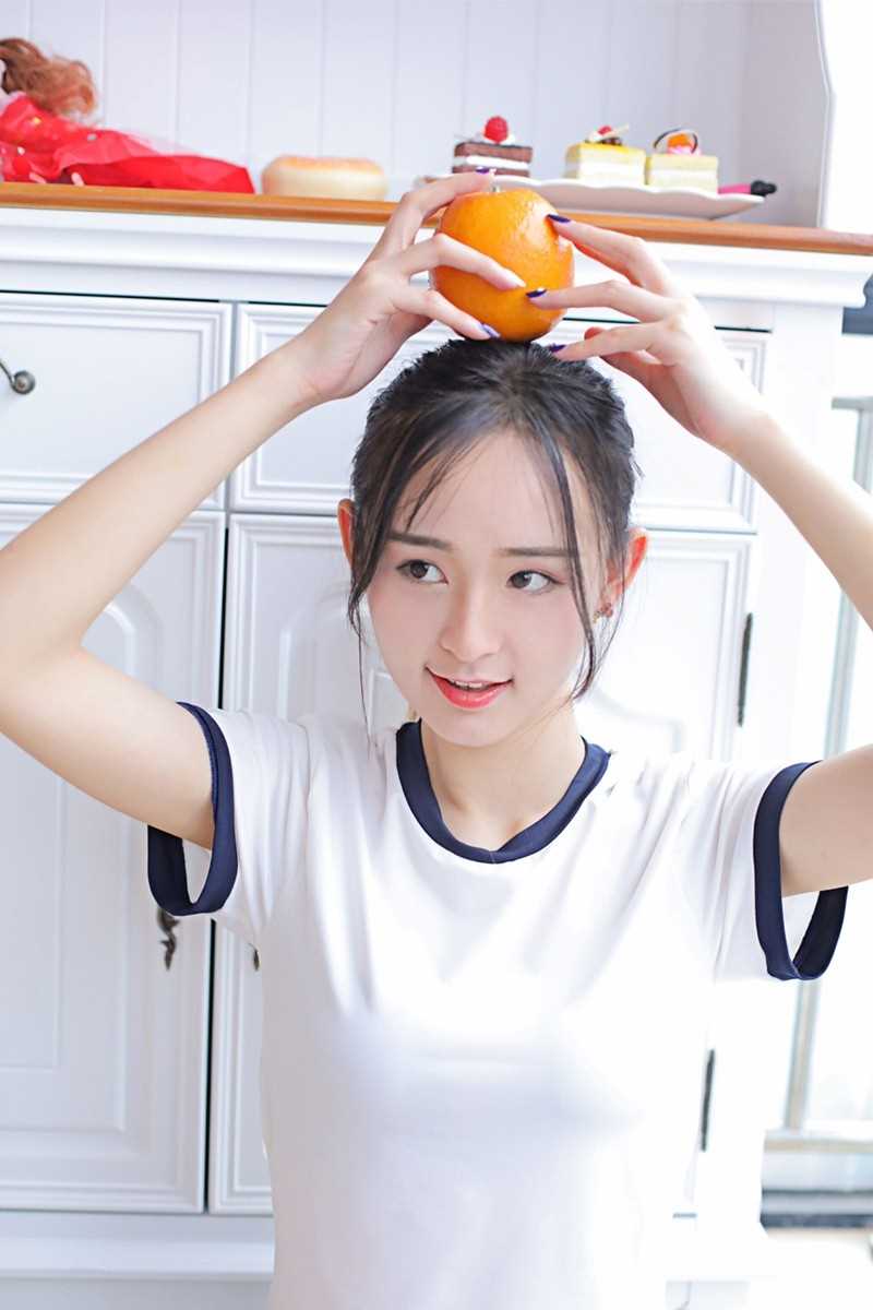 精选甜美女孩香橙体操服室内青涩图册