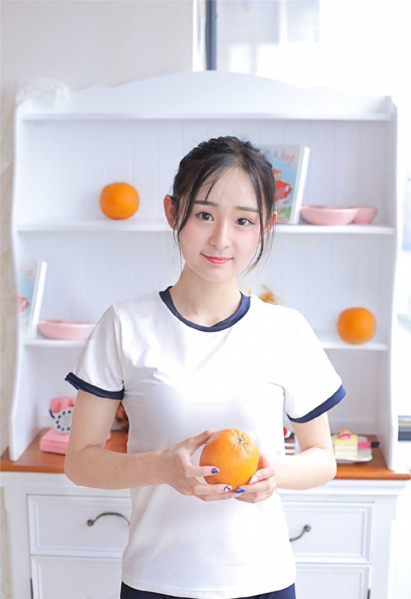 精选甜美女孩香橙体操服室内青涩图册