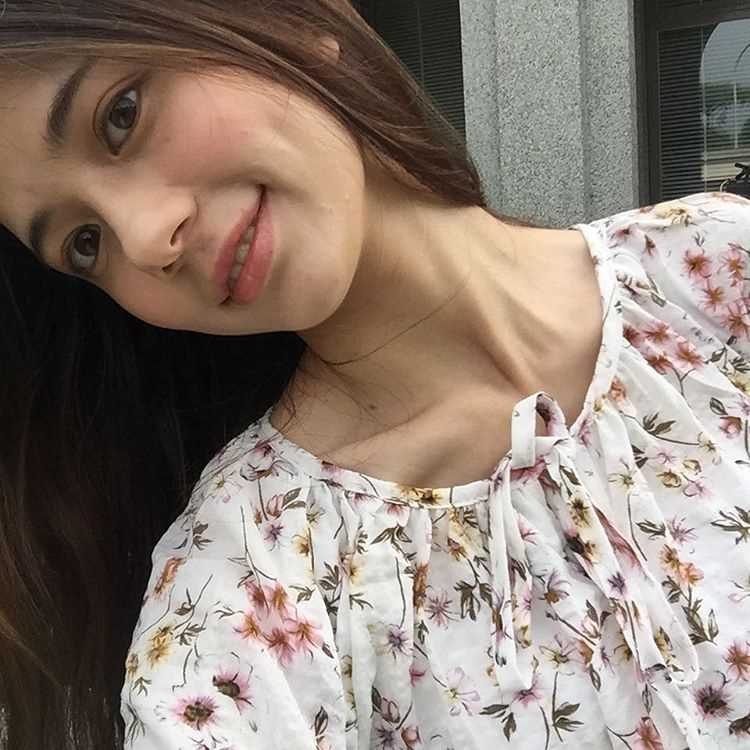 精选中德混血美女郑伊庭甜美生活照图册