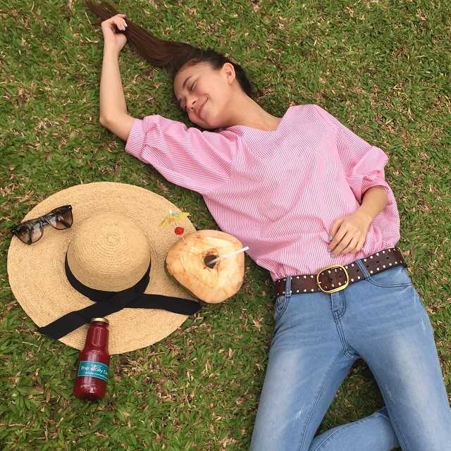 精选中德混血美女郑伊庭甜美生活照图册