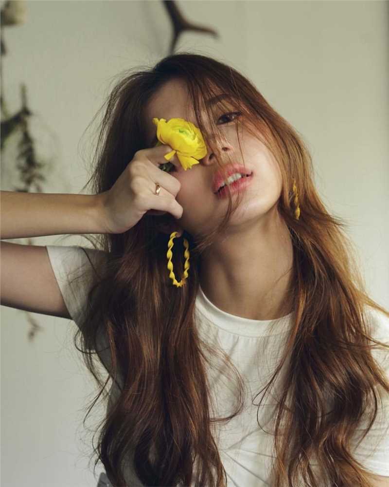 精选中德混血美女郑伊庭甜美生活照图册