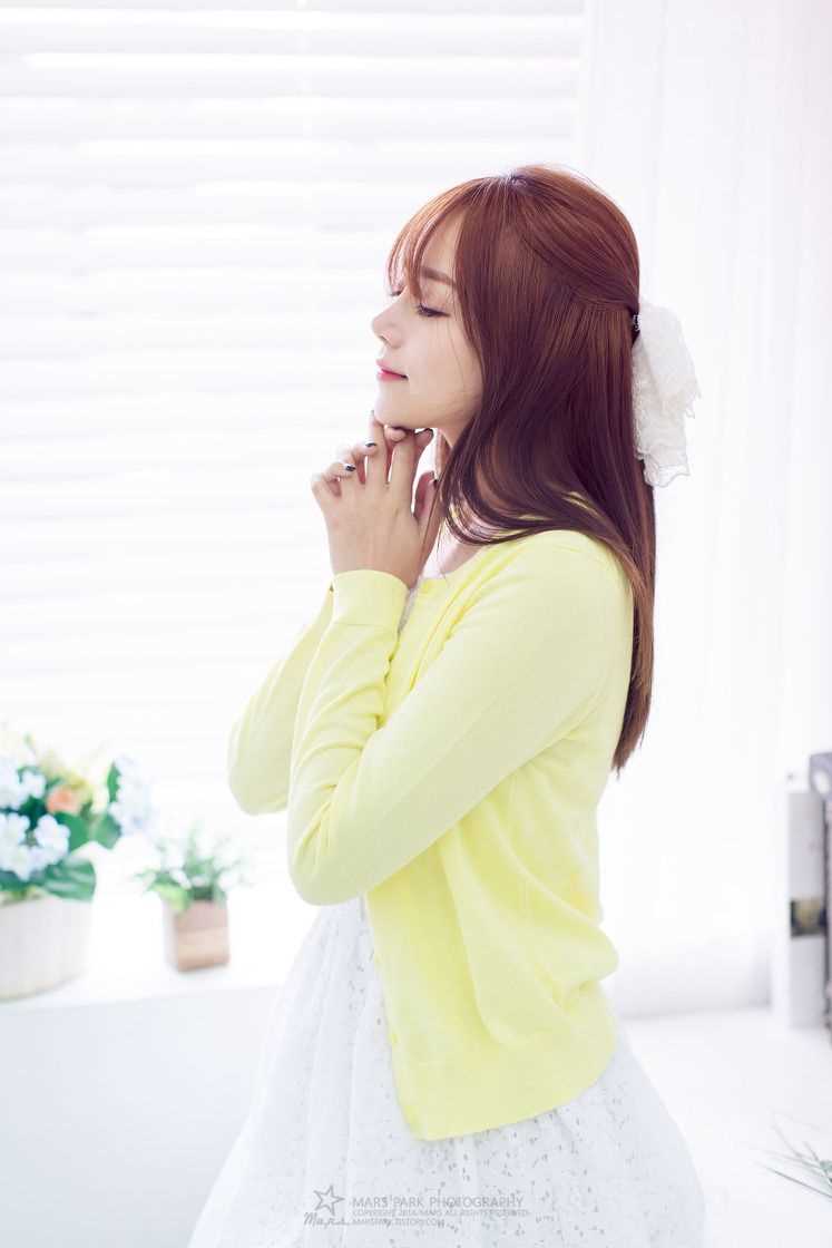 甜美女孩韩智妍会展气质迷人