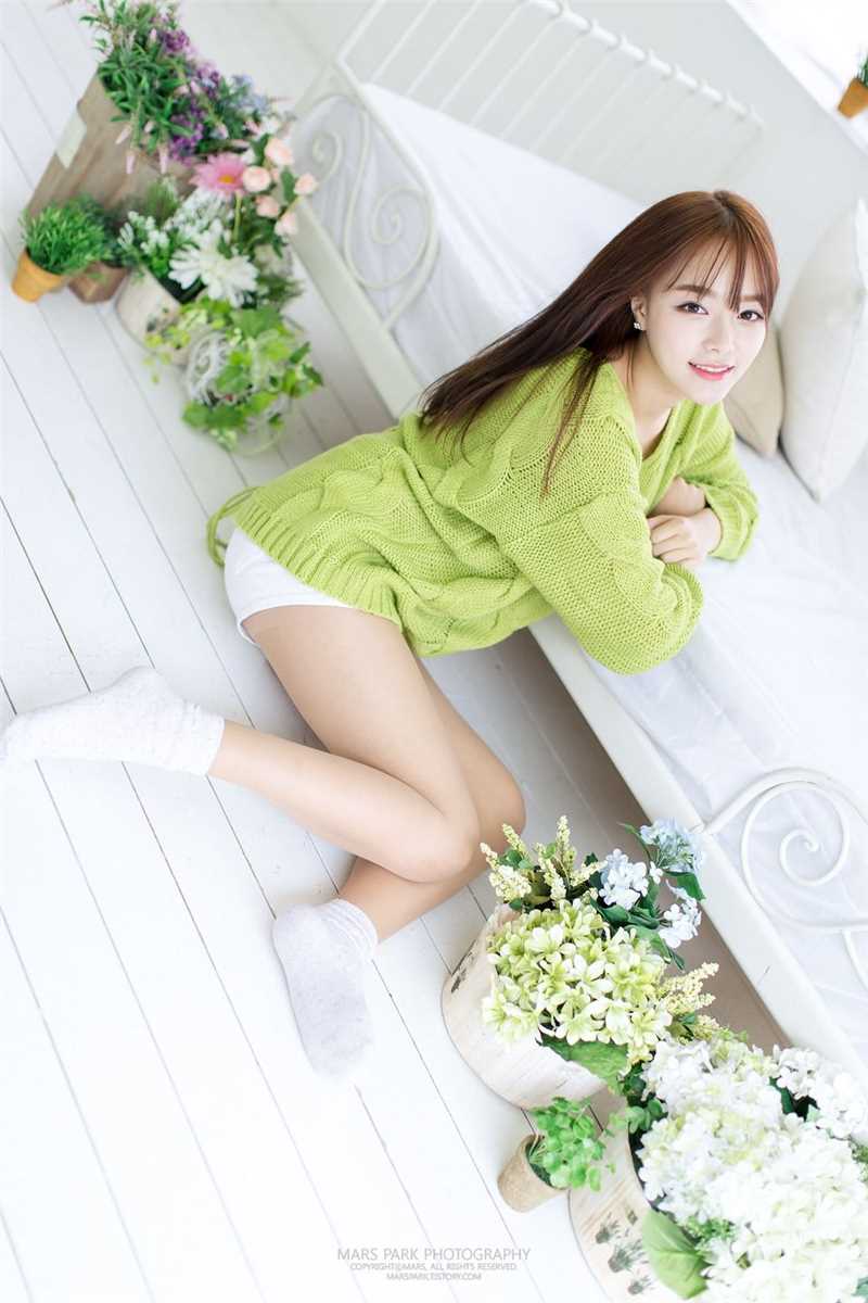 甜美女孩韩智妍会展气质迷人