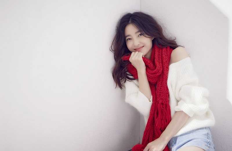 美女演员王丽坤冬日甜美可爱