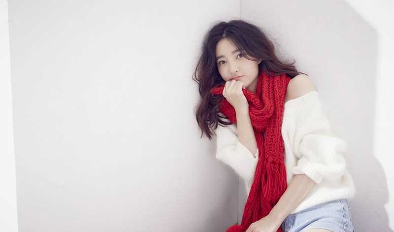 美女演员王丽坤冬日甜美可爱