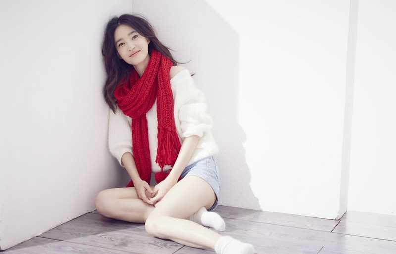 美女演员王丽坤冬日甜美可爱