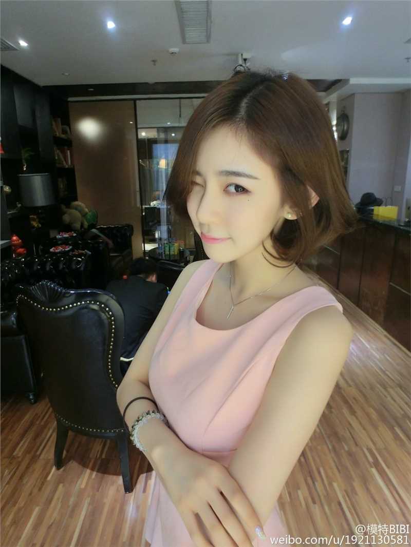 精选90后嫩模美女黃慧BIBI甜美图册