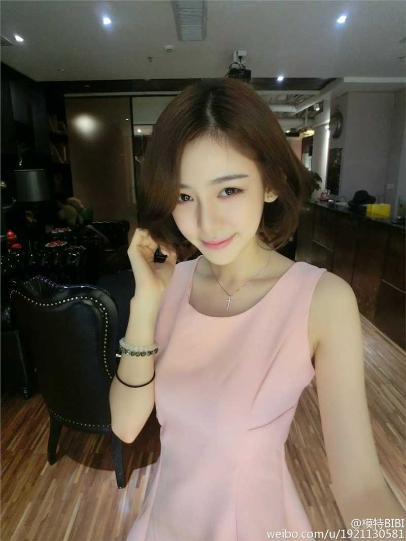 精选90后嫩模美女黃慧BIBI甜美图册