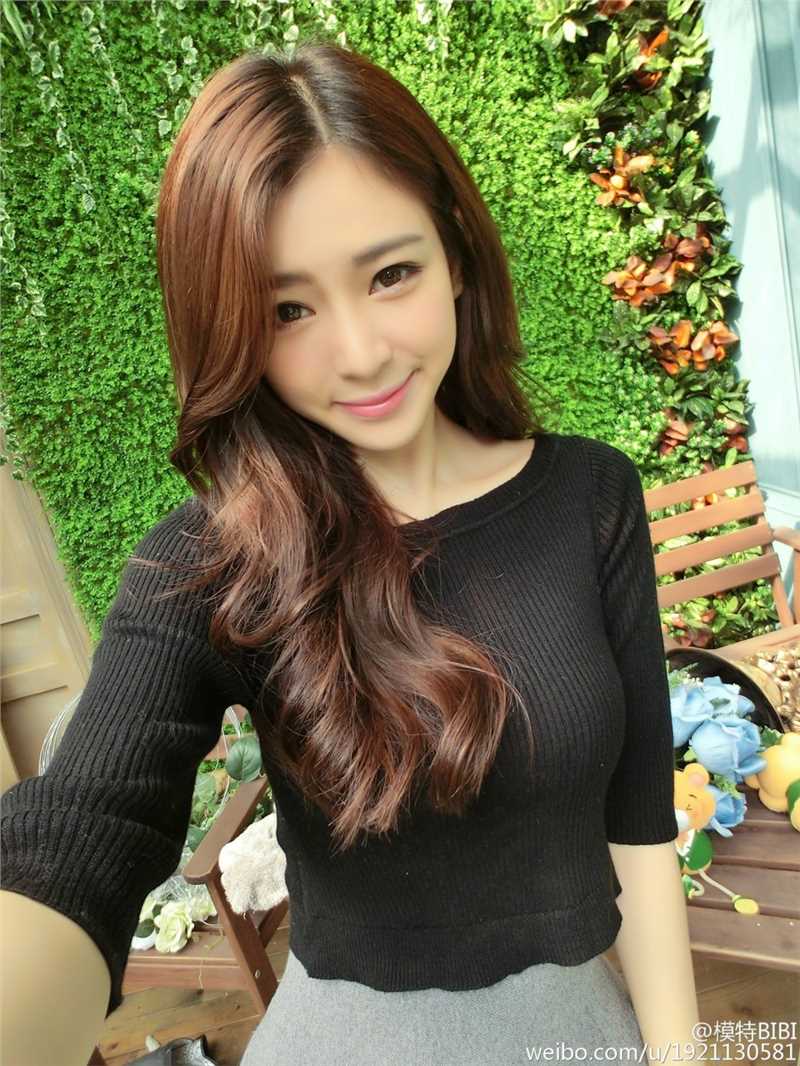 精选90后嫩模美女黃慧BIBI甜美图册