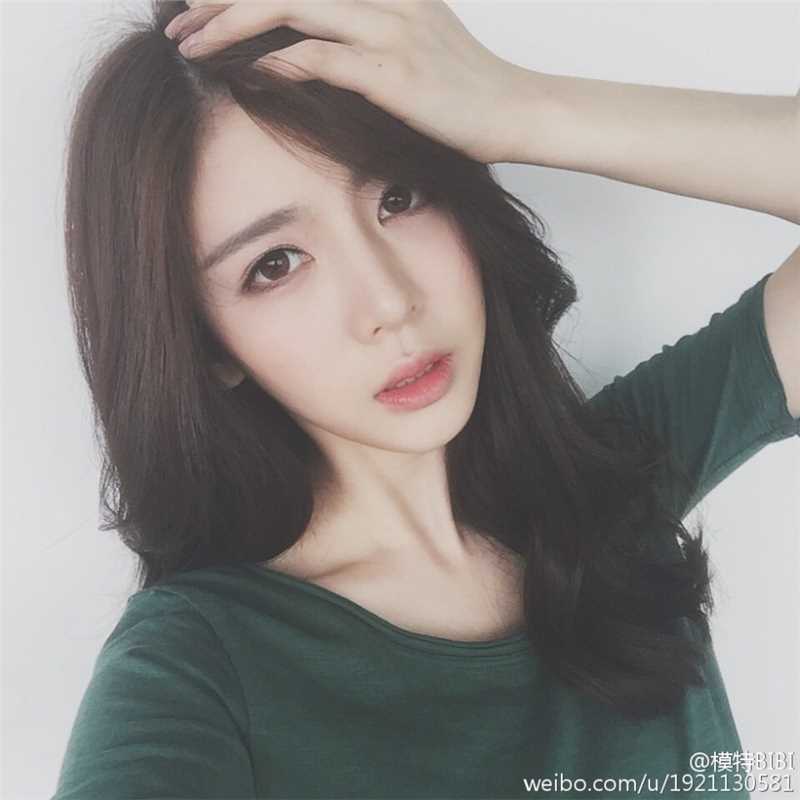 精选90后嫩模美女黃慧BIBI甜美图册
