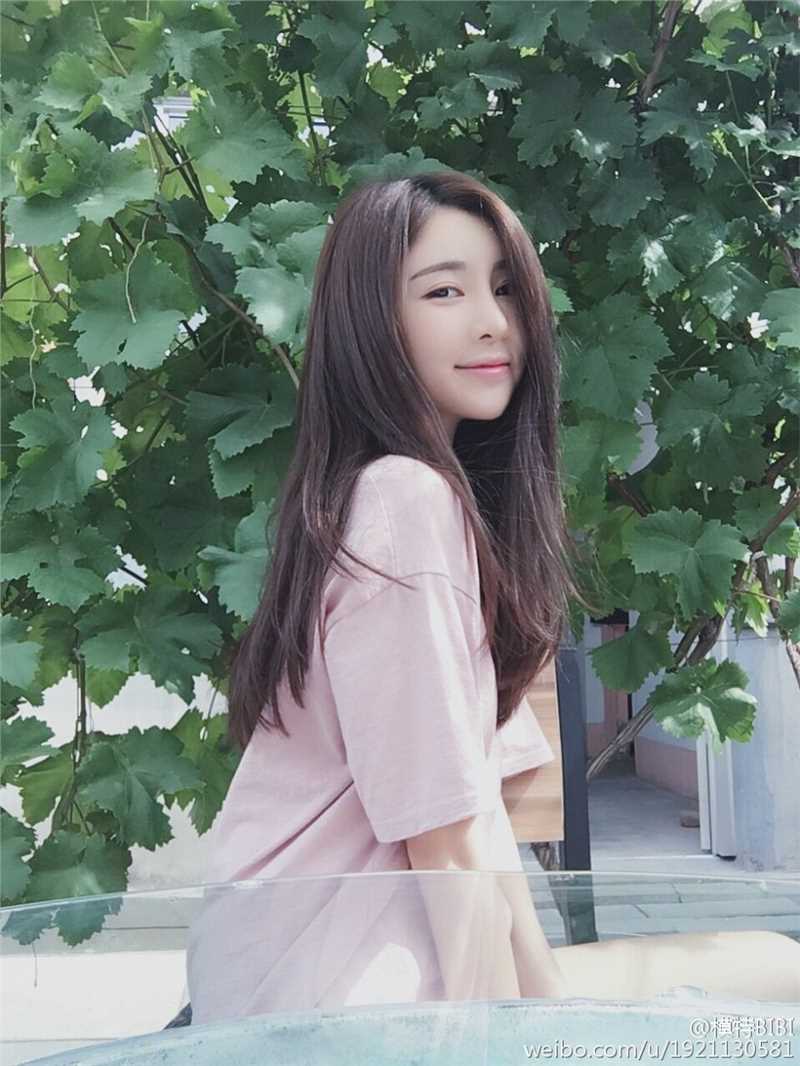 精选90后嫩模美女黃慧BIBI甜美图册