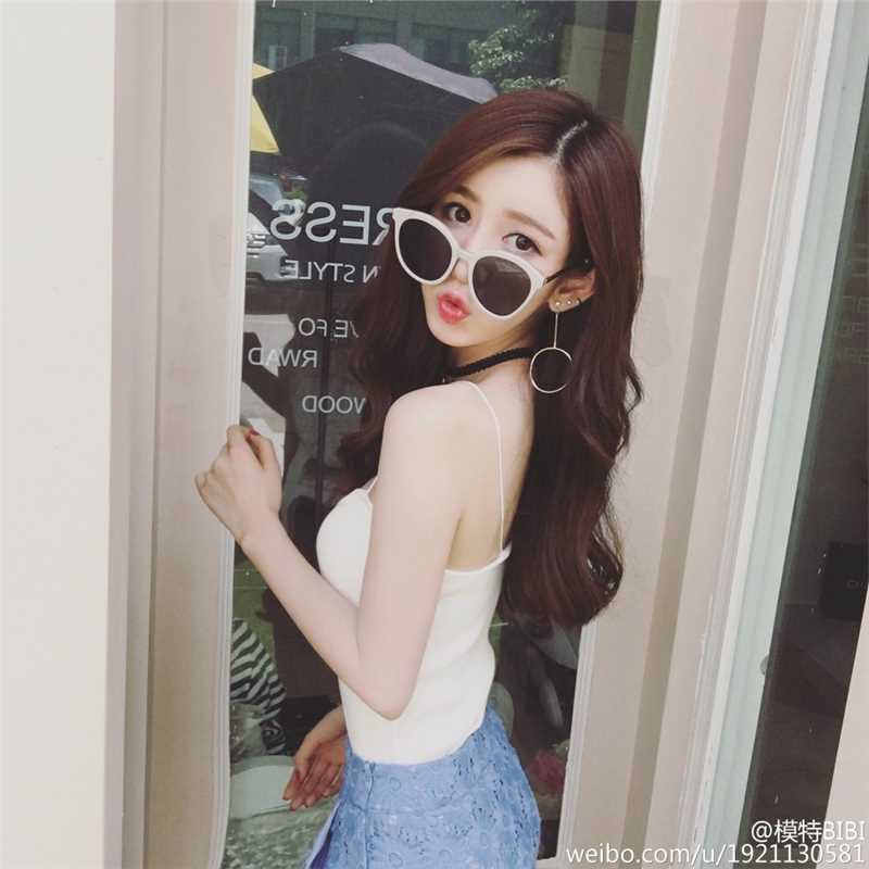 精选90后嫩模美女黃慧BIBI甜美图册