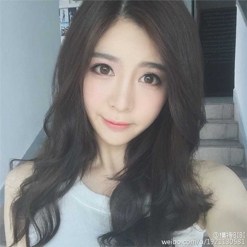 精选90后嫩模美女黃慧BIBI甜美图册