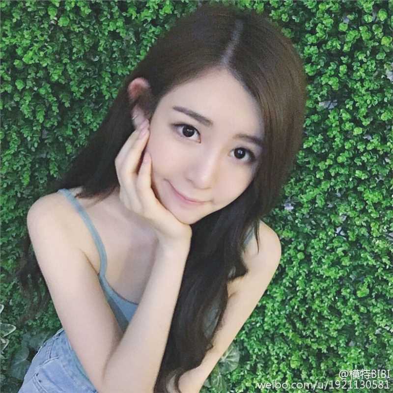 精选90后嫩模美女黃慧BIBI甜美图册