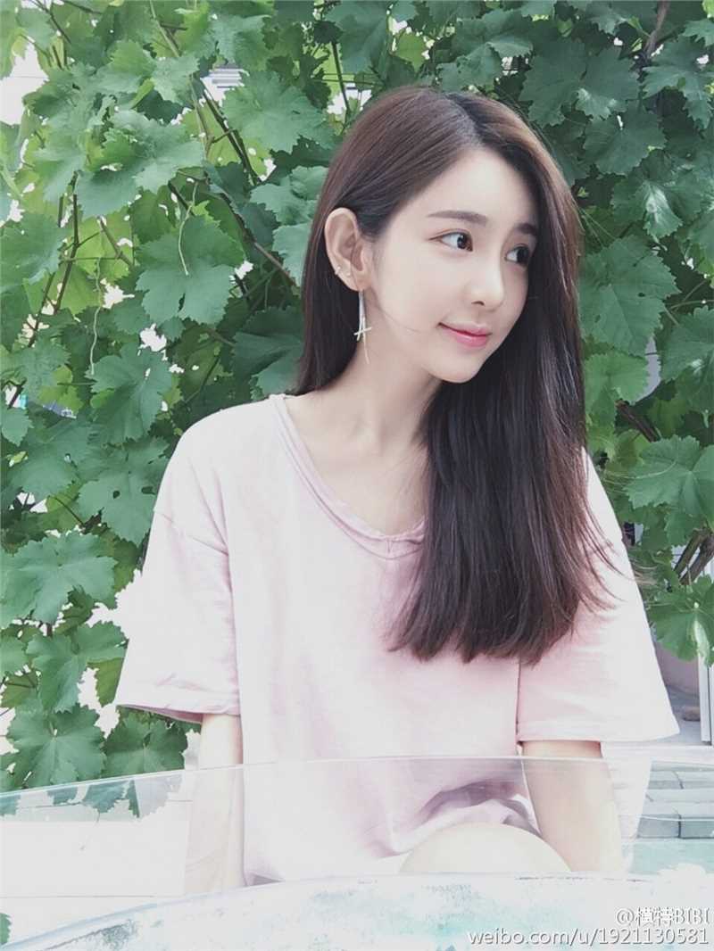 精选90后嫩模美女黃慧BIBI甜美图册