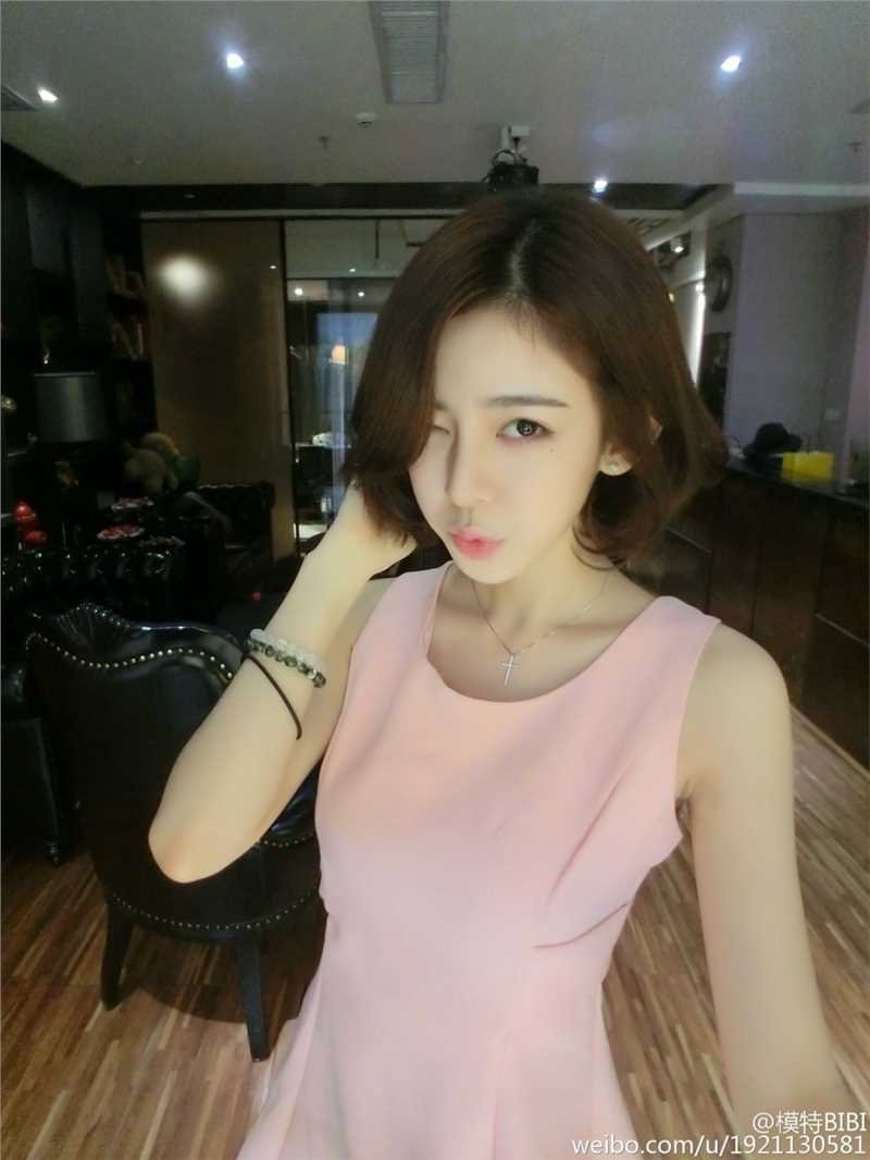 精选90后嫩模美女黃慧BIBI甜美图册