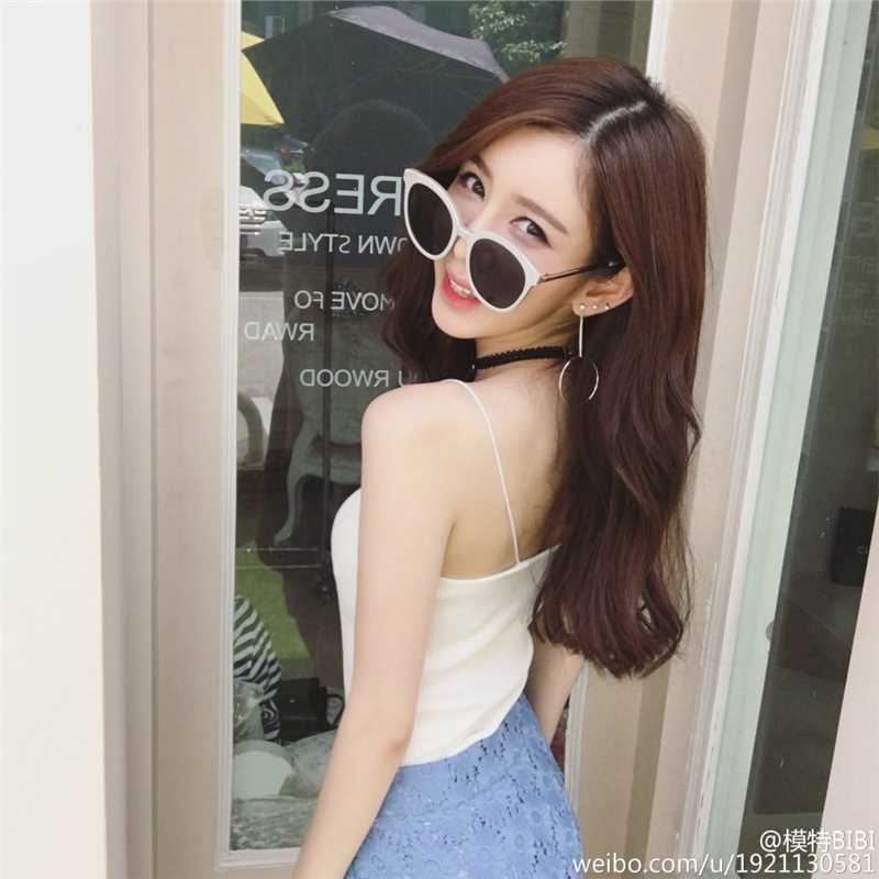 精选90后嫩模美女黃慧BIBI甜美图册
