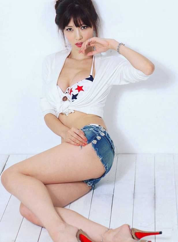 最新韩国甜美女神衬衫挡不住图集