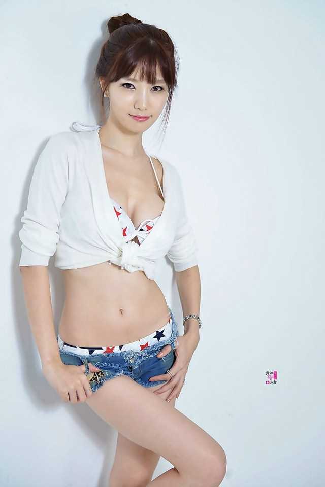 最新韩国甜美女神衬衫挡不住图集