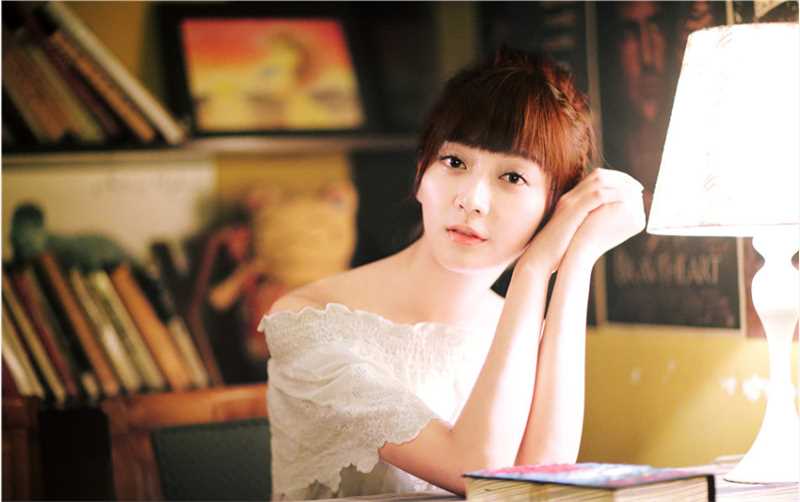 清新甜美女星潘之琳优雅唯美私房