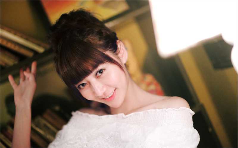 清新甜美女星潘之琳优雅唯美私房