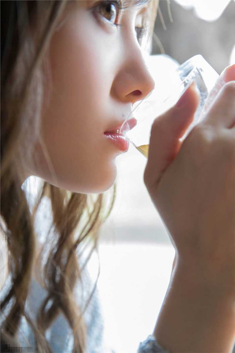 优质日本偶像白石麻衣甜美慵懒私房图片