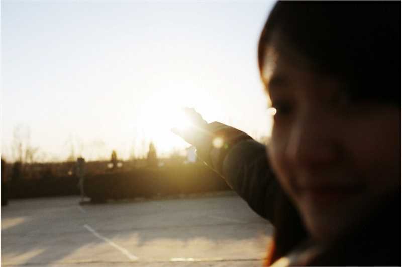 高清温柔长发美少女笑容甜美户外图集