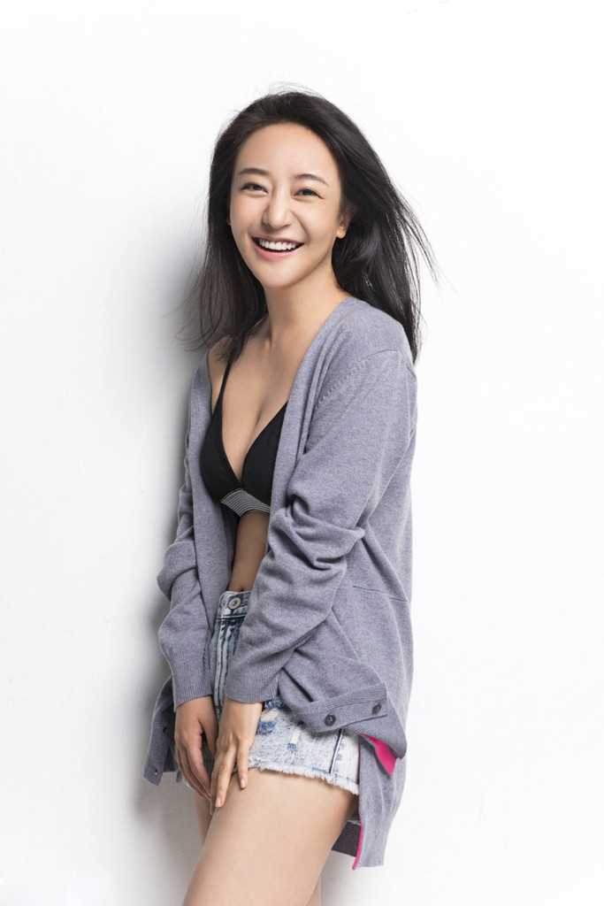 最新姜雨辰甜美笑容性感比基尼壁纸