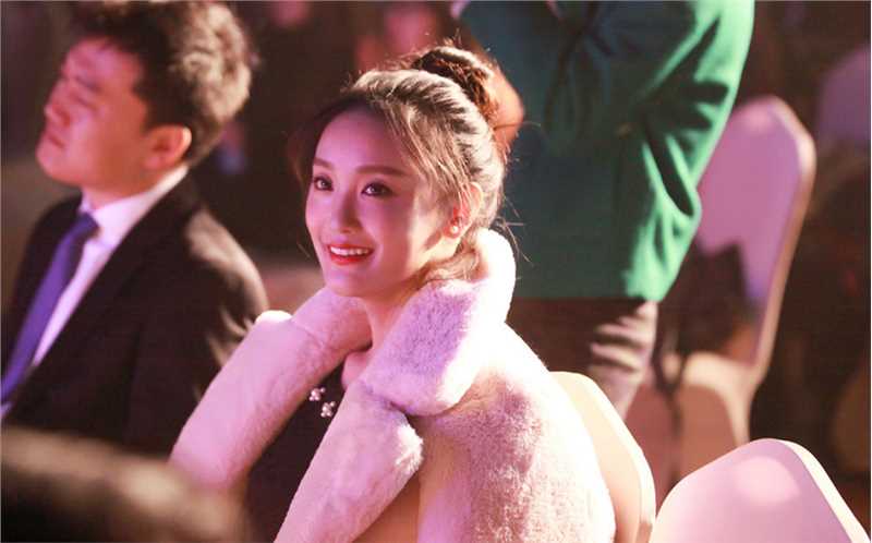 高清美女演员康琳浠迷人笑容甜美漂亮图集