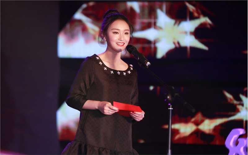 高清美女演员康琳浠迷人笑容甜美漂亮图集