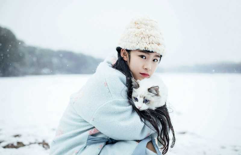 精选甜美小清新美女雪中可爱迷人图册