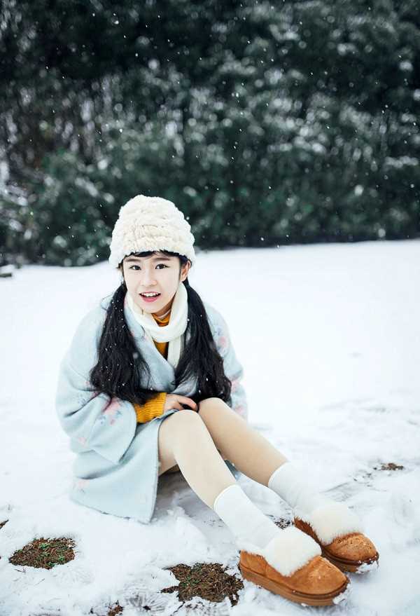精选甜美小清新美女雪中可爱迷人图册