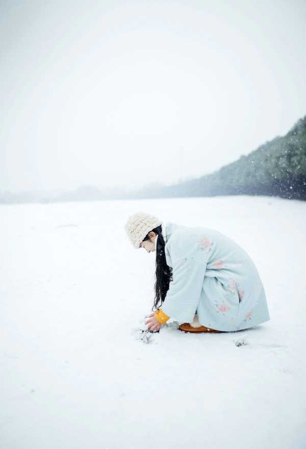 精选甜美小清新美女雪中可爱迷人图册