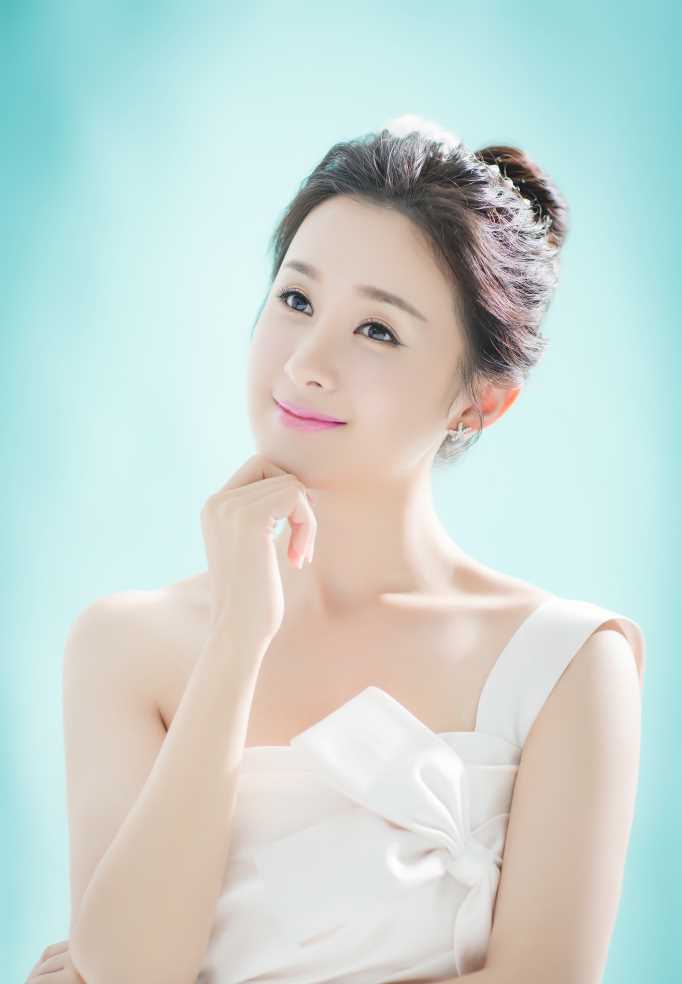 郑媛元清新气质尽显甜美女神范