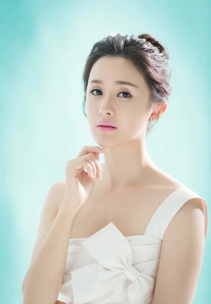 郑媛元清新气质尽显甜美女神范