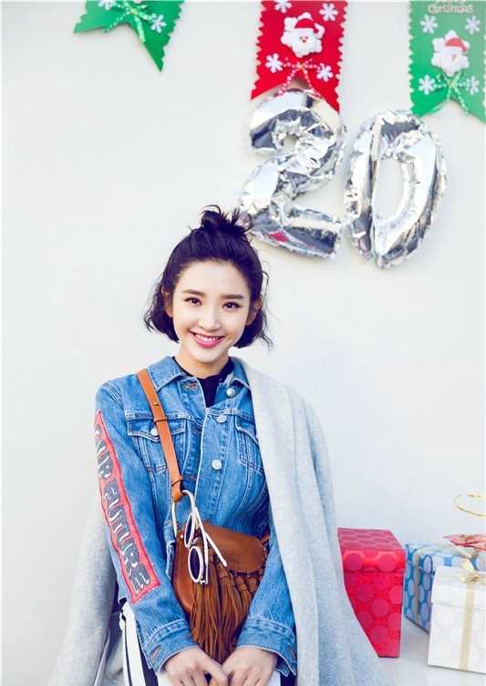 唐艺昕最新圣诞展甜美女孩范