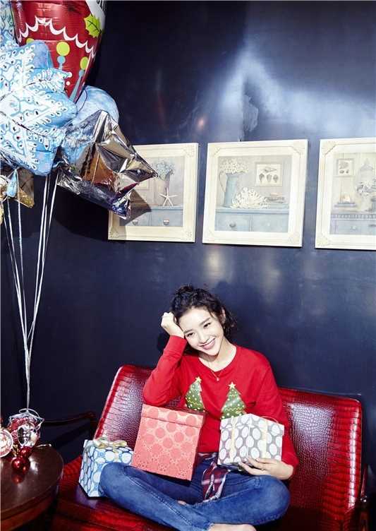 唐艺昕最新圣诞展甜美女孩范