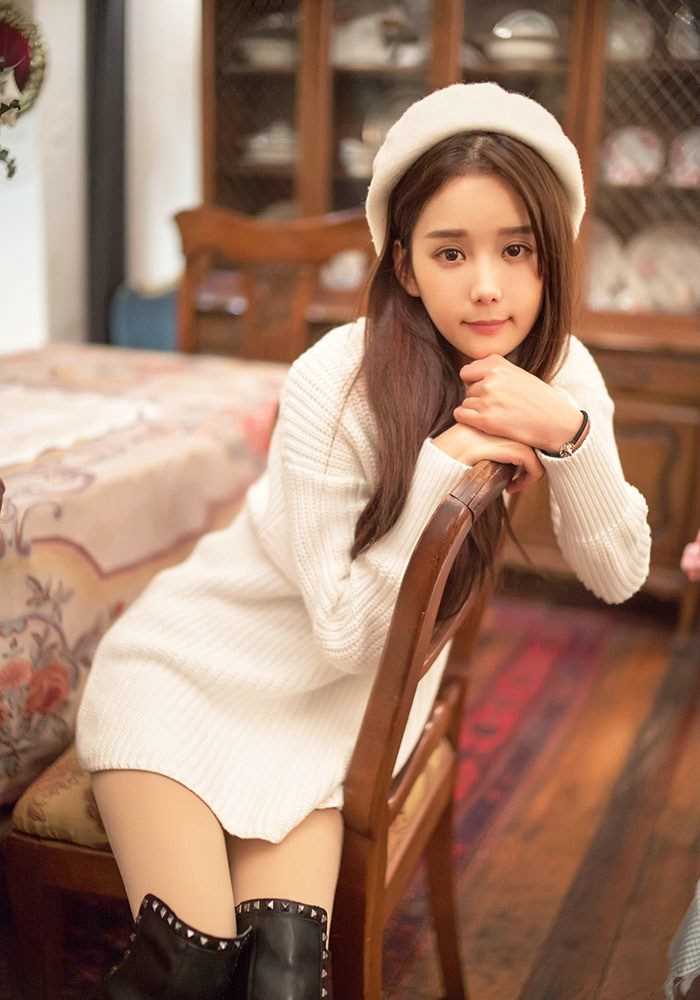 咖啡馆甜美女孩纯白系大片