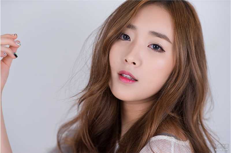 韩国歌手方敏雅甜美可人美照