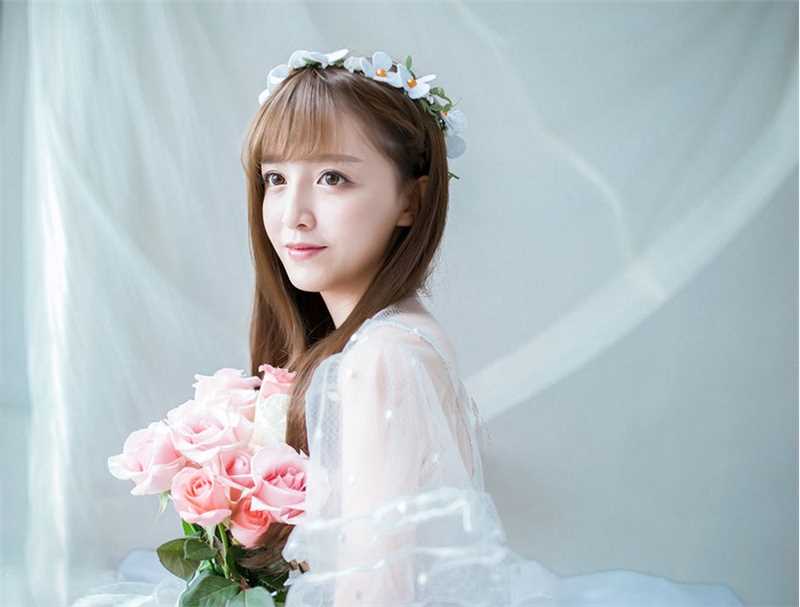 优质甜美女孩室内唯美清丽动人图片