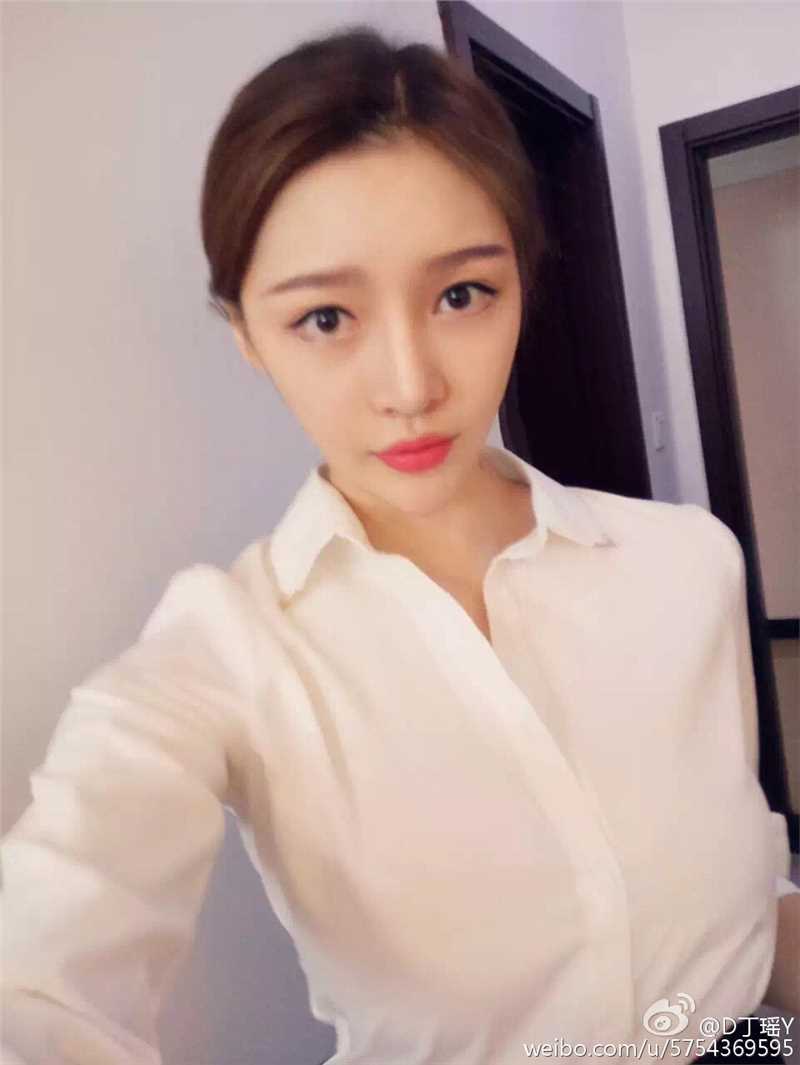 精选极品金发美女丁瑶居家甜美可人美照图册